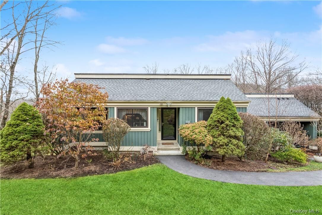 Property Photo: 33 Heritage Hills A NY 10589