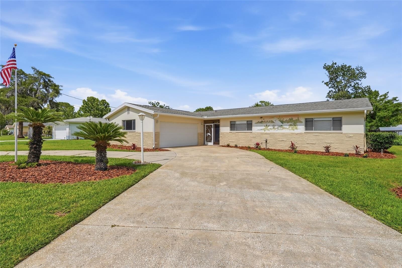 Property Photo:  1401 SE Paradise Avenue  FL 34429 