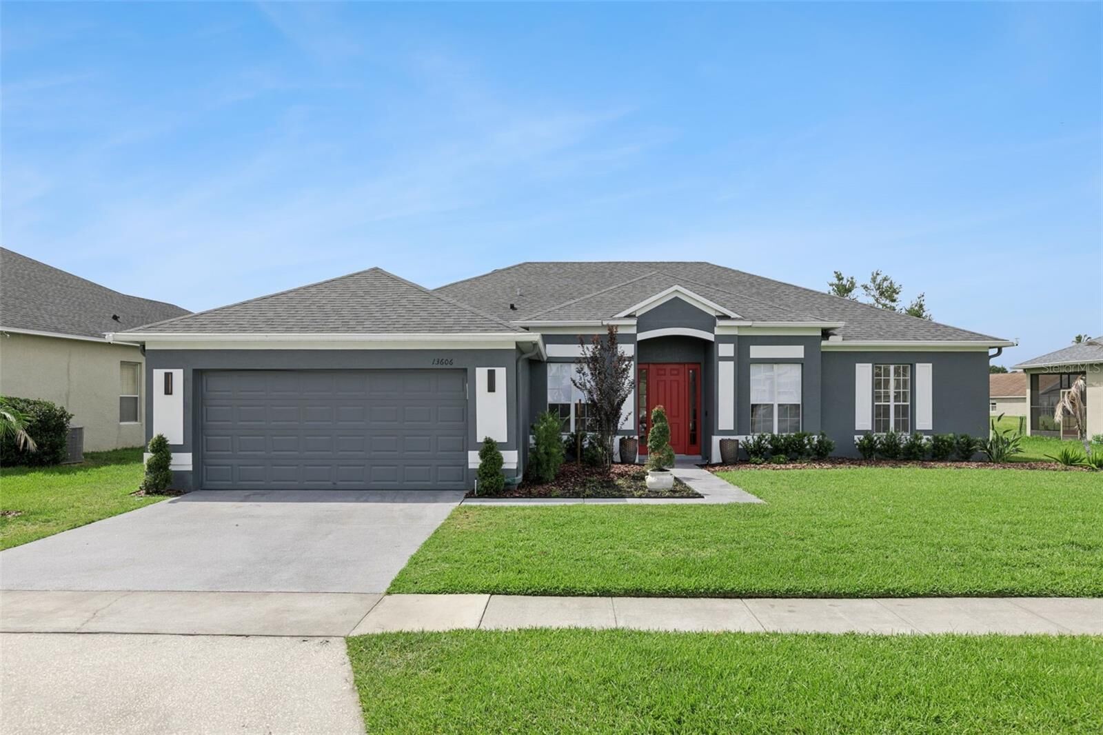 Property Photo: 13606 Summer Rain Drive FL 32828
