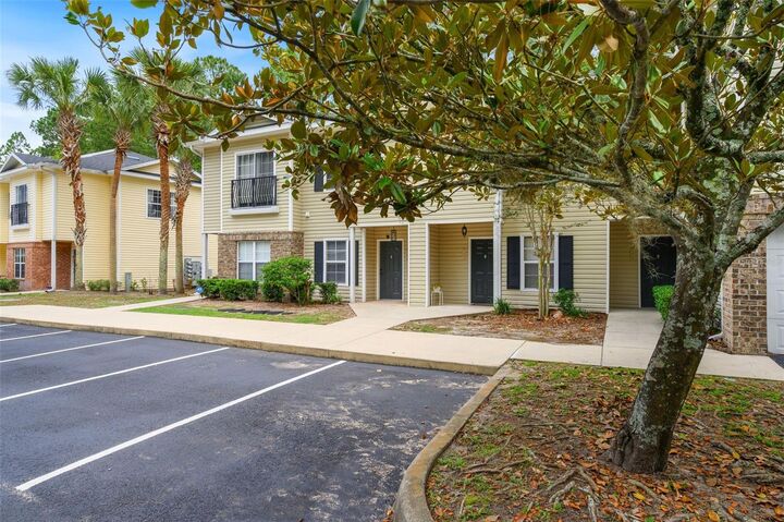 Property Photo: 5065 NW 45th Road 102 FL 32606