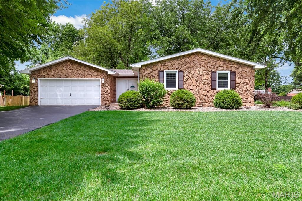 Property Photo:  14 Matterhorn Drive  IL 62034 