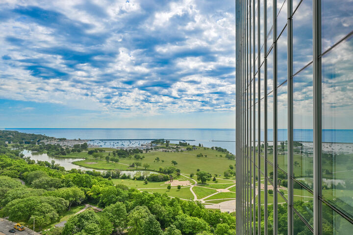 Property Photo:  923 E Kilbourn Ave  WI 53202 
