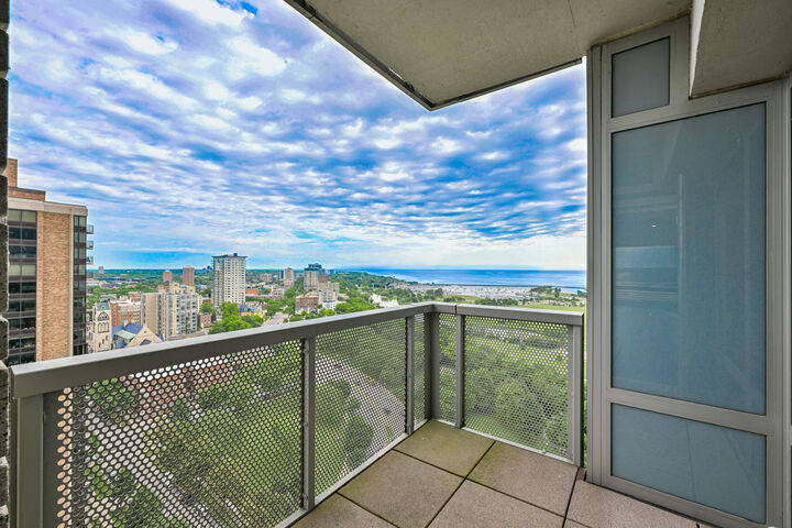 Property Photo: 923 E Kilbourn Ave WI 53202