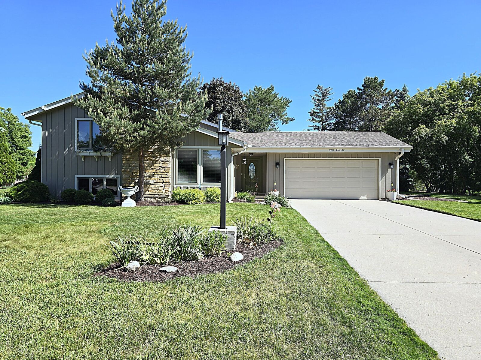 Property Photo:  N111w16302 Catskill Ln  WI 53022 