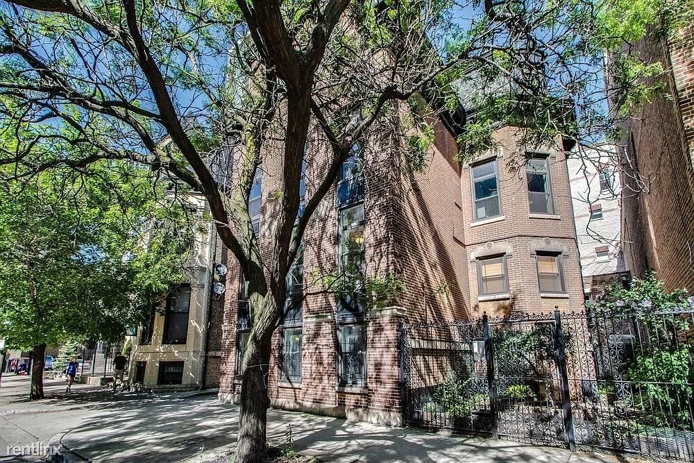 Property Photo:  1011 N La Salle Drive 1W  IL 60610 