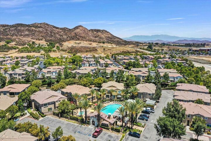 Property Photo: 27571 Darrington Avenue 2 CA 92562