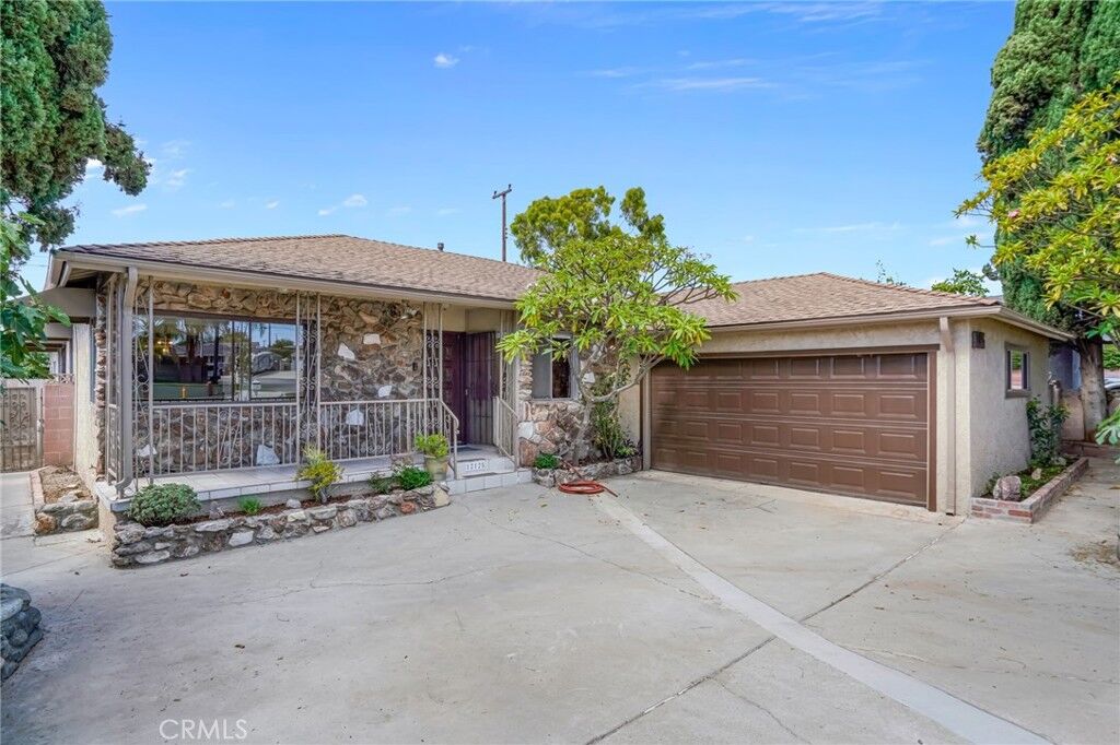 Property Photo:  12125 Singleton Dr  CA 90638 