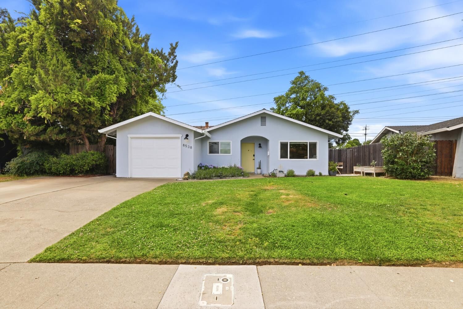 Property Photo:  8538 Everglade Drive  CA 95826 