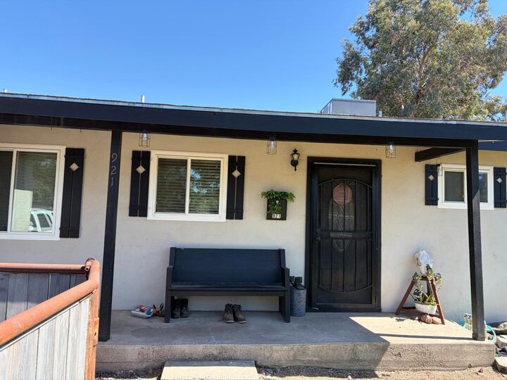 Property Photo:  921 E E Street  CA 95361 