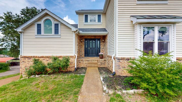 Property Photo:  2128 E Hill Dr  TN 37115 