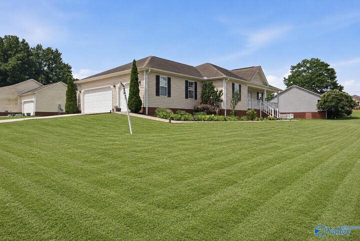 Property Photo: 40 Temple Crossing AL 35016