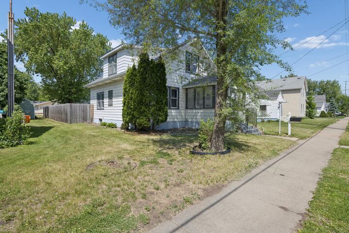 Property Photo:  407 Red River Avenue S  MN 56320 