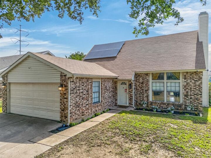 Property Photo: 5207 Nocona Lane TX 76018