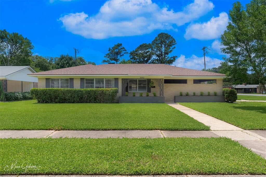 Property Photo:  2002 Captain Shreve Drive  LA 71105 