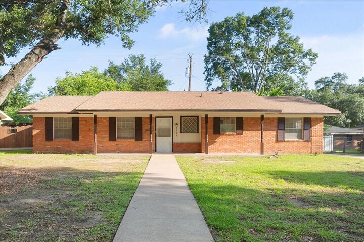 Property Photo:  1102 Oaklawn Drive  TX 75110 