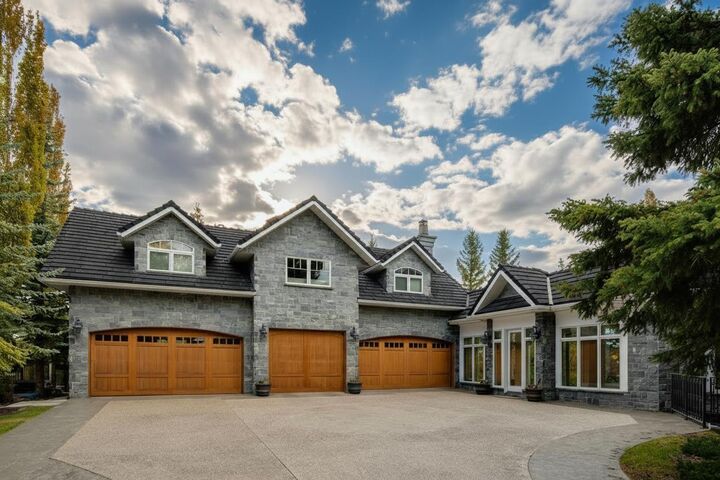 Property Photo: 6 Aspen Ridge Lane SW AB T3H 5H9