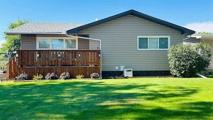 Property Photo: 411 8 Street E AB T0J 0Y5