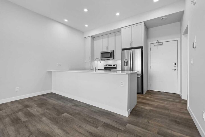 Property Photo: 255 Les Jardins Park SE 406 AB T2C 5W9