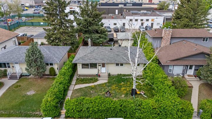 Property Photo: 616 34 Avenue NE AB T2E 2K2
