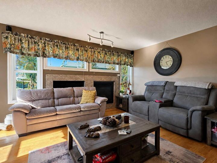 Property Photo:  114 Moberly Road  AB T0E 0Y0 
