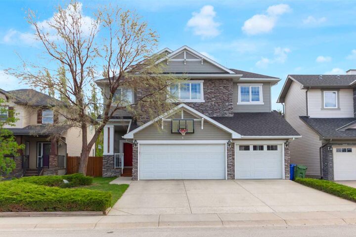 Property Photo:  8 Elmont Court SW  AB T3H 5Z8 