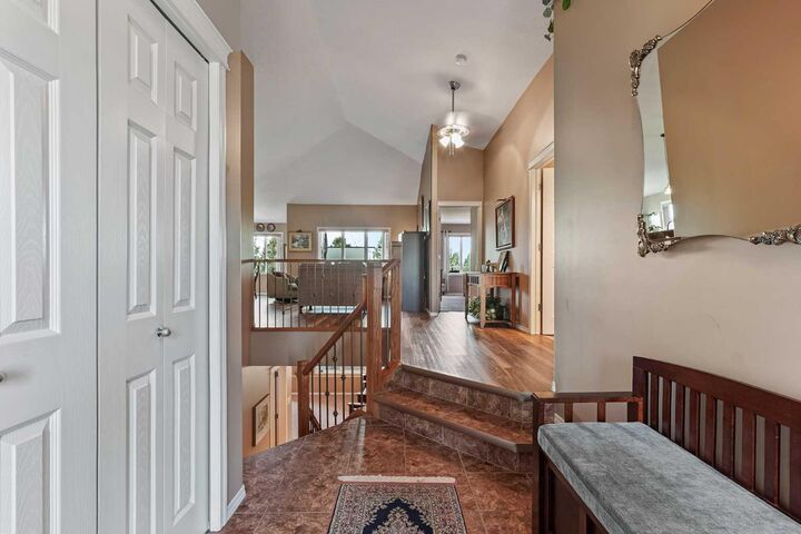 Property Photo:  605 Sunridge Crescent W  AB T1J 0T4 