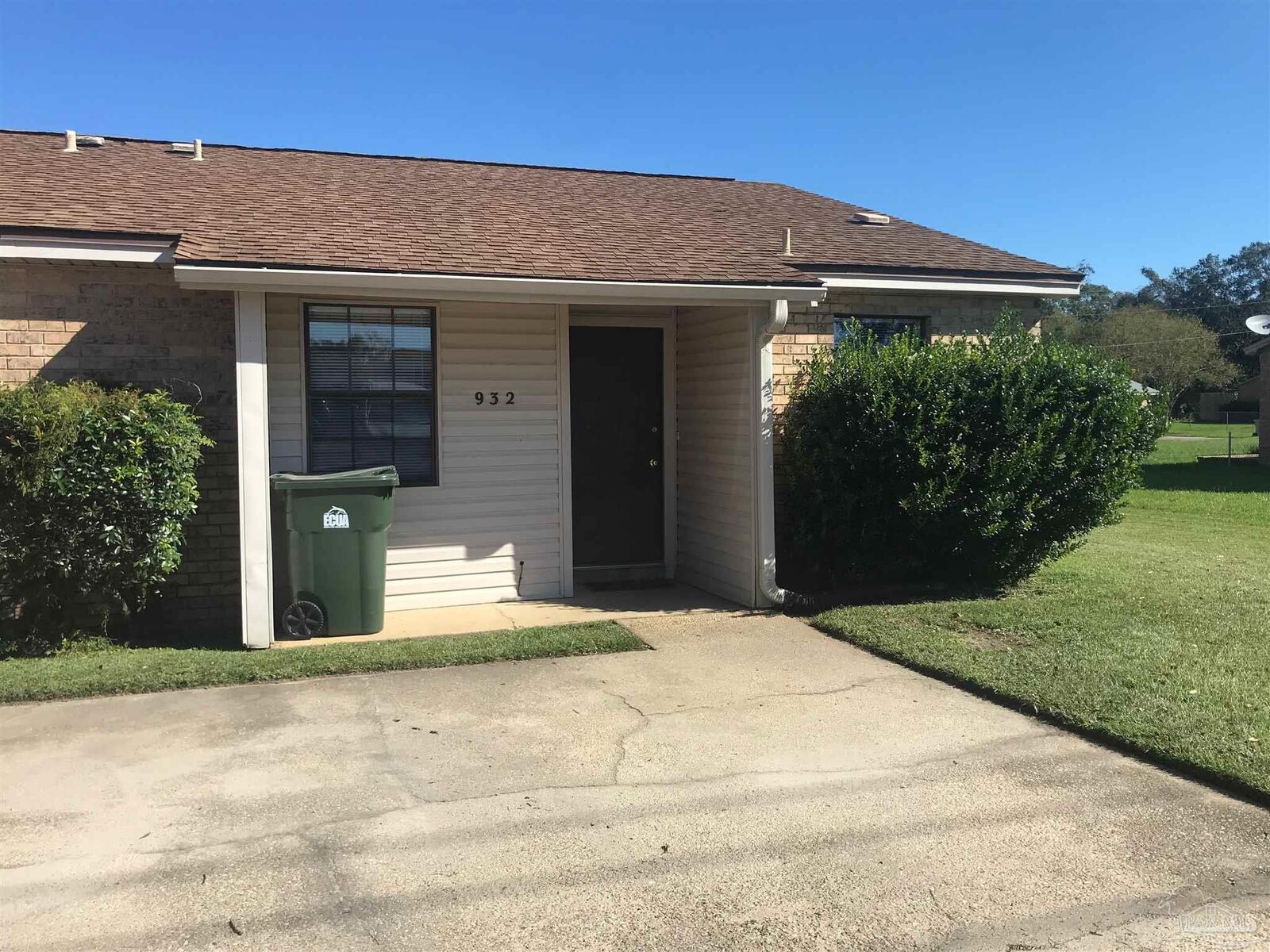 Property Photo:  932 E Johnson Ave  FL 32514 