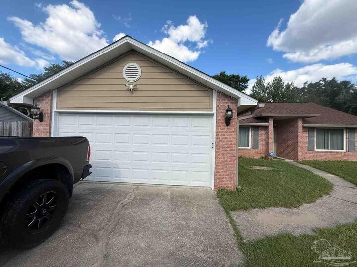 Property Photo:  2706 Woodbury Ct  FL 32566 