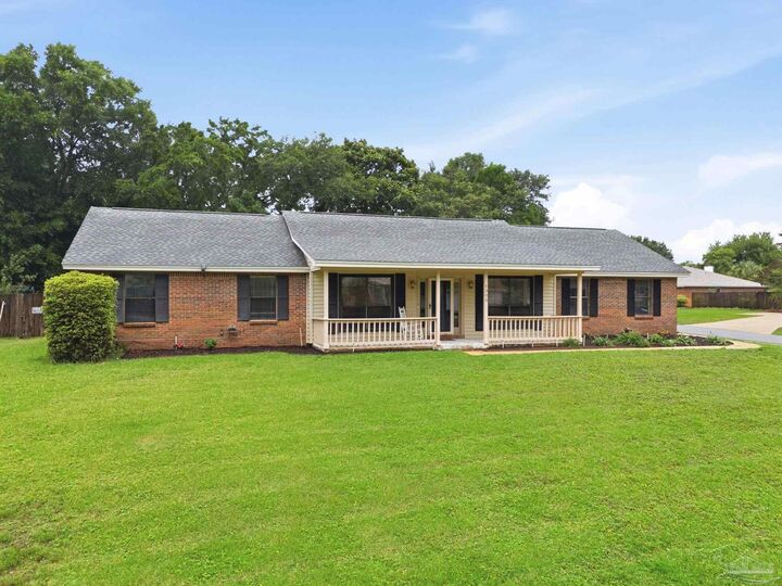 Property Photo:  1305 Calcutta Dr  FL 32563 
