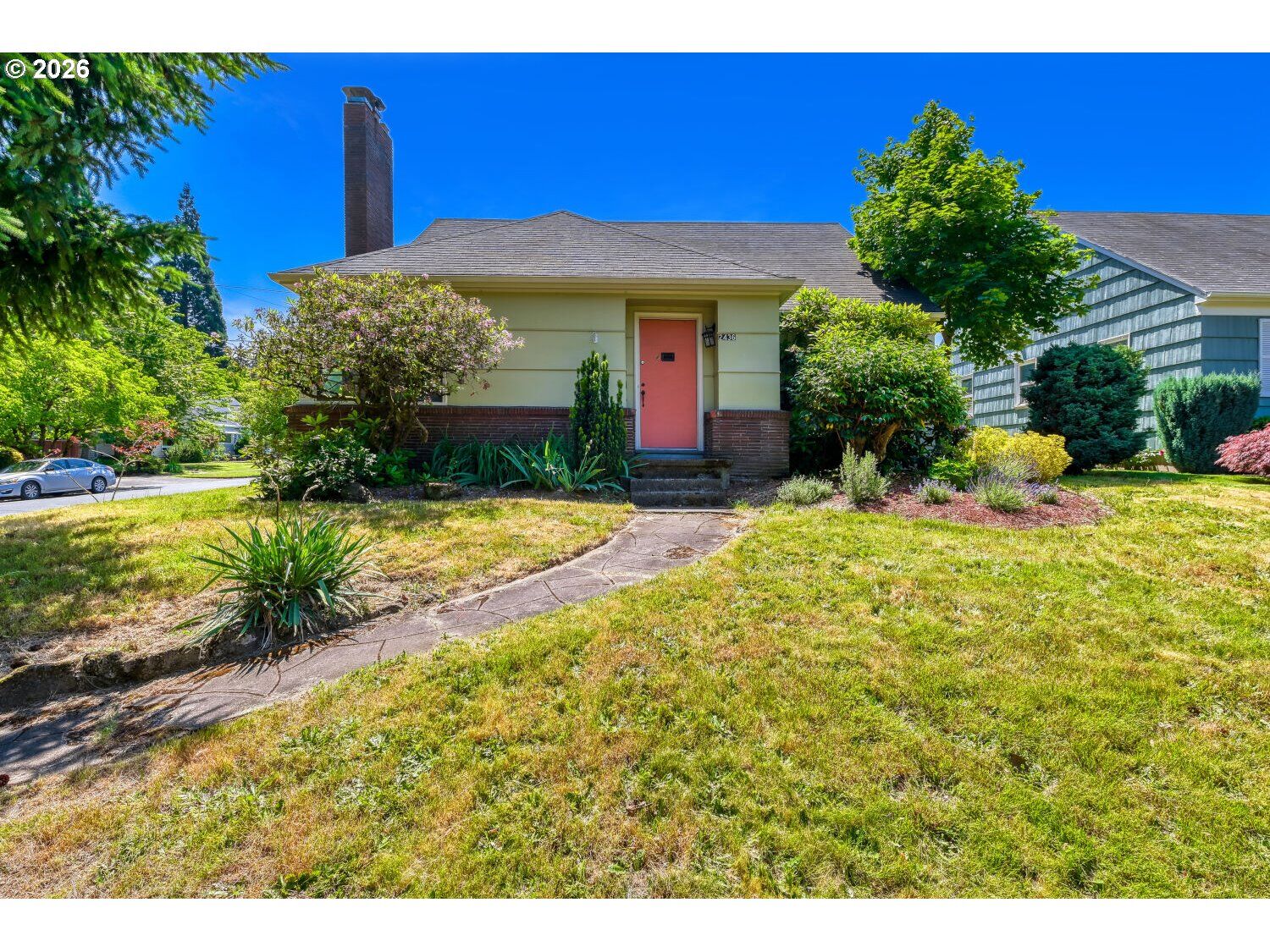 Property Photo:  2436 NE Ainsworth St  OR 97211 