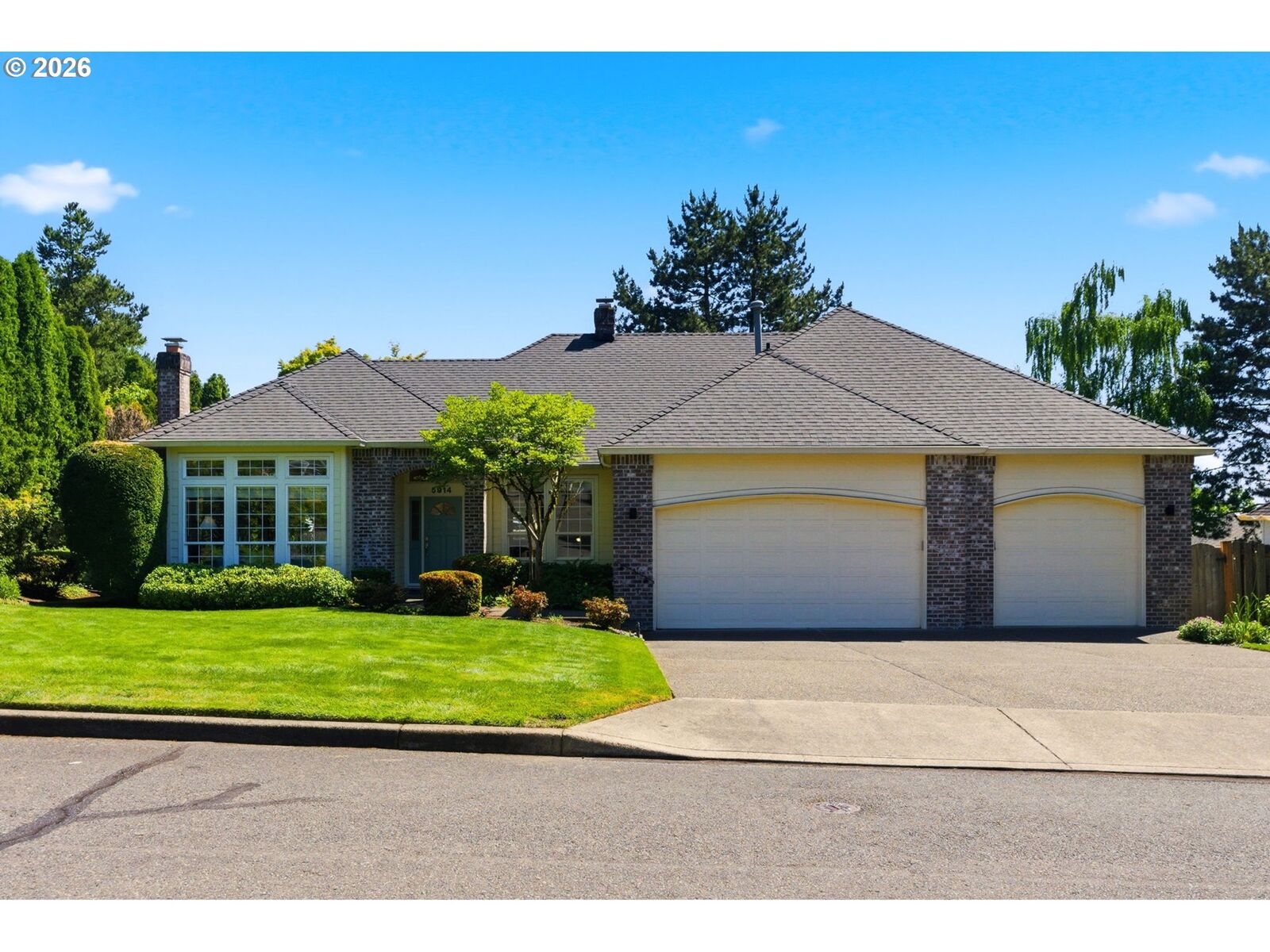 Property Photo: 5914 SW Kruse Ridge Dr OR 97219