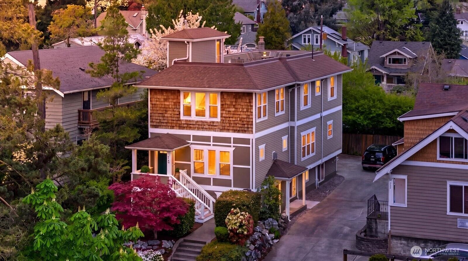 Property Photo: 400 NE 50th Street WA 98105