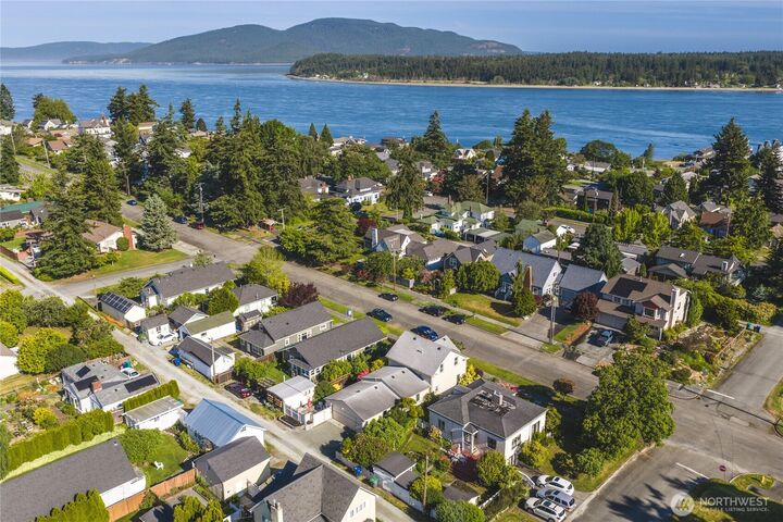 Property Photo:  1605  9th Street  WA 98221 