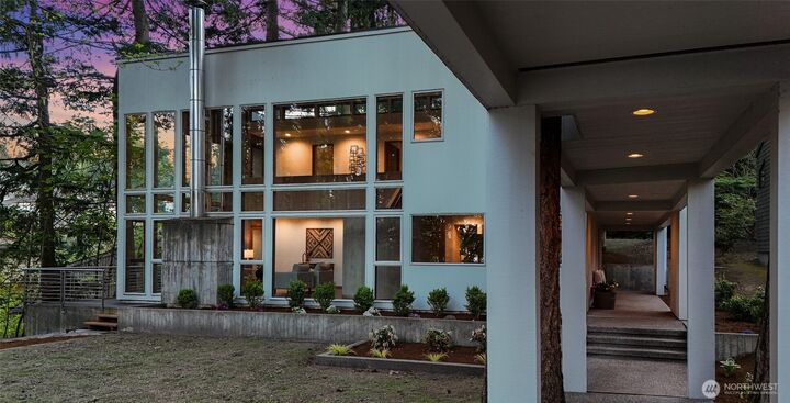 Property Photo: 2261 W Lake Sammamish Parkway SE WA 98008