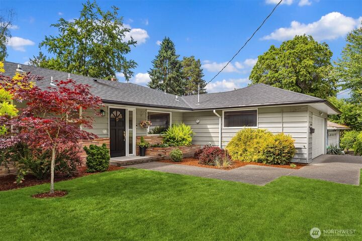 Property Photo:  9712 SE 41st  WA 98040 