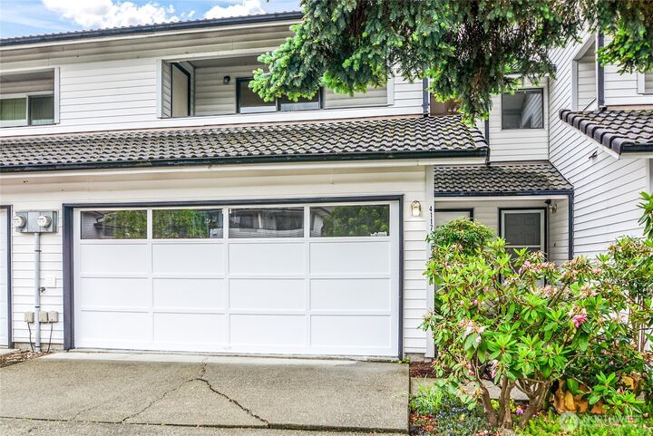 Property Photo:  4201 NE 5th Street #4117  WA 98059 