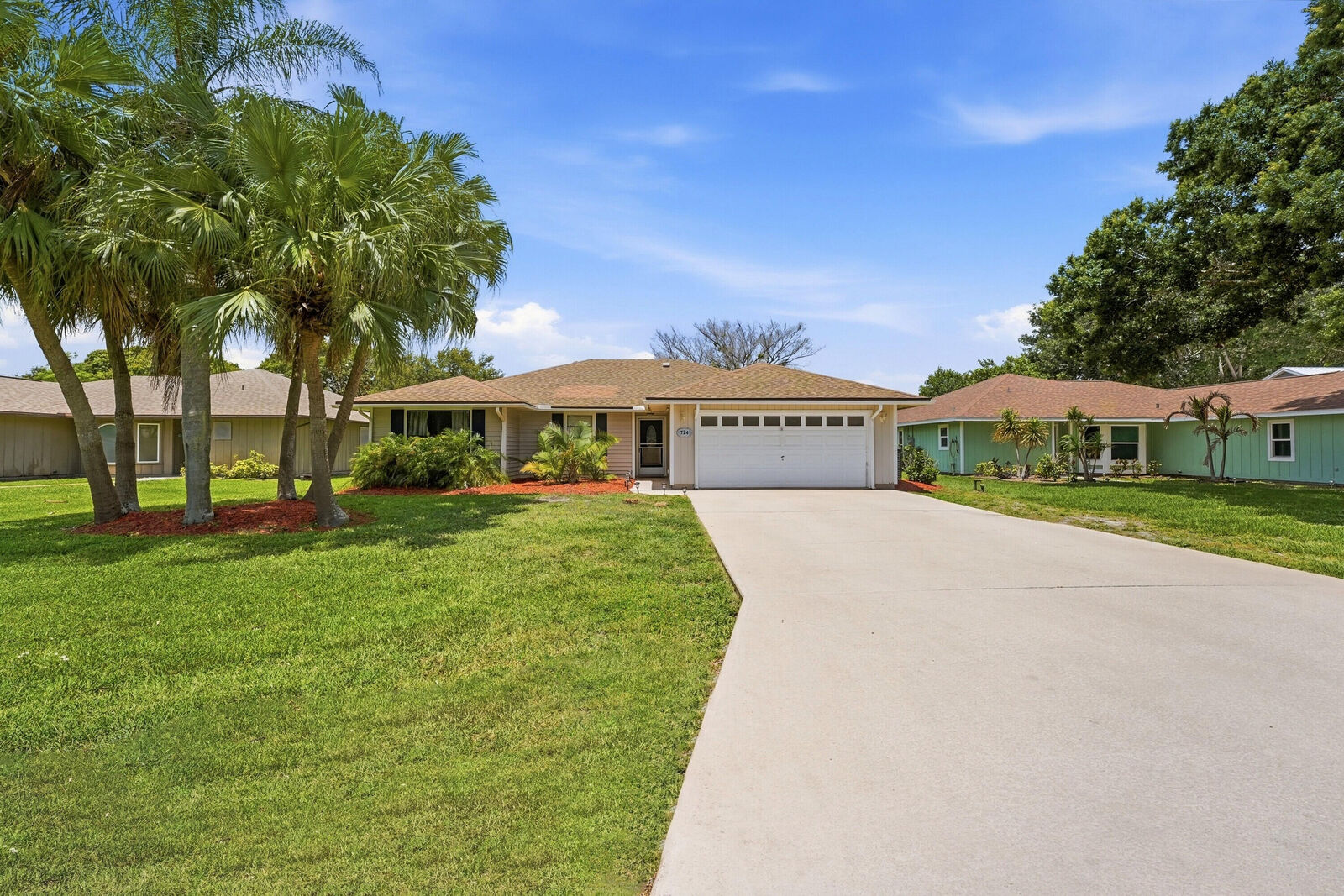 Property Photo: 724 24th Square FL 32962