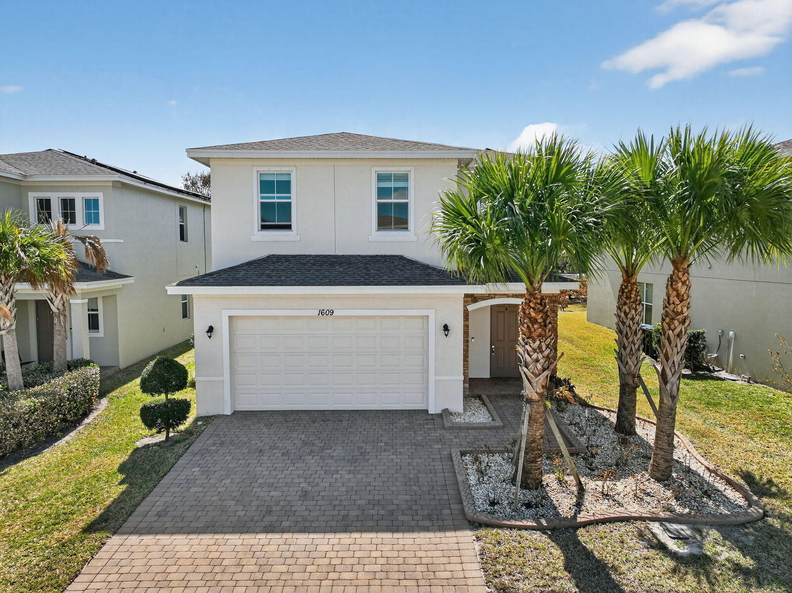 Property Photo: 1609 NW Cataluna Circle FL 34986