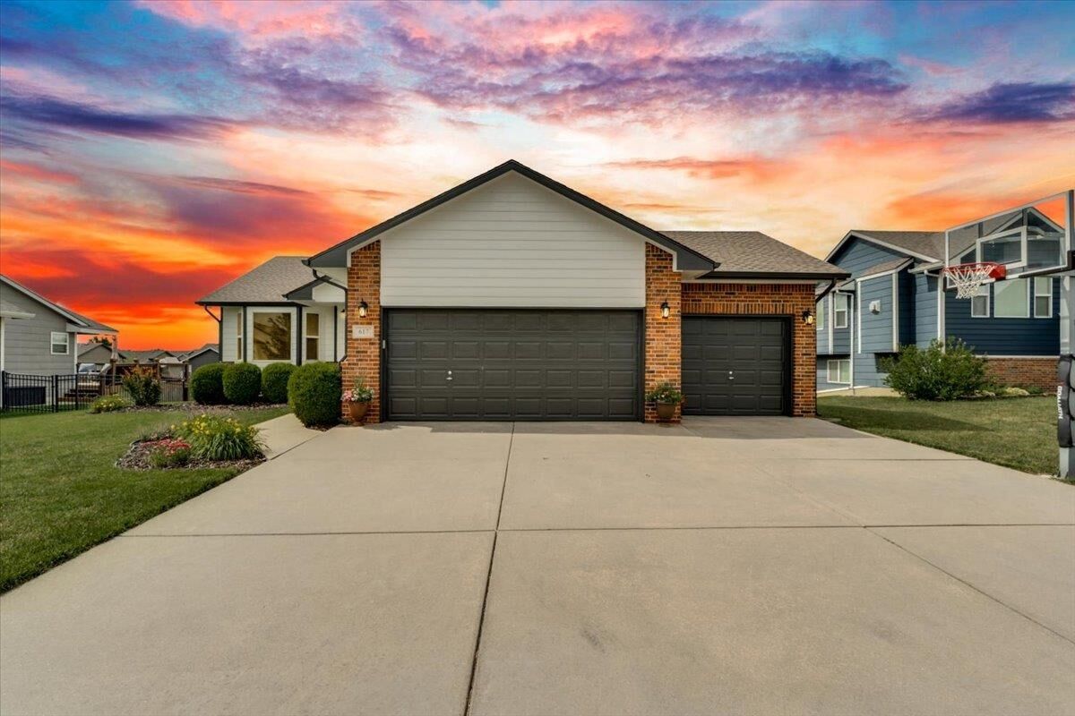 Property Photo:  617 W Slate  KS 67002 