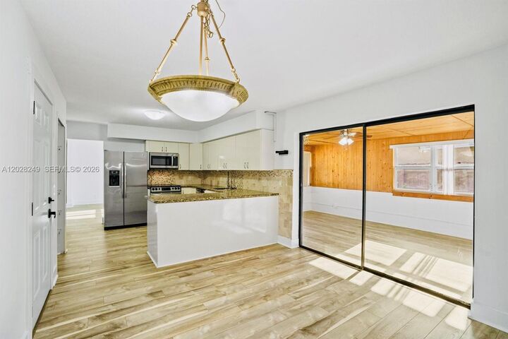 Property Photo:  417 SE 4th St  FL 33004 