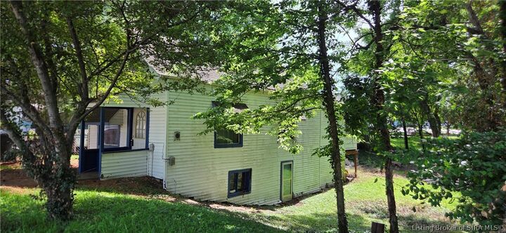 Property Photo: 1536 Chartres Street IN 47150
