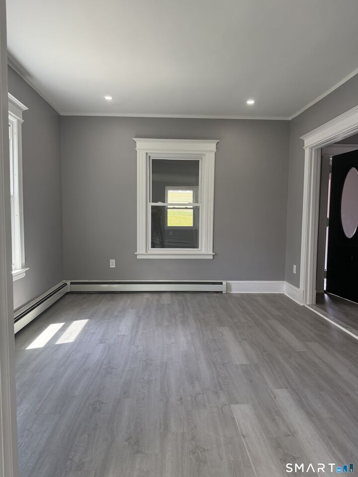 Property Photo:  220 Newbury Street  CT 06114 