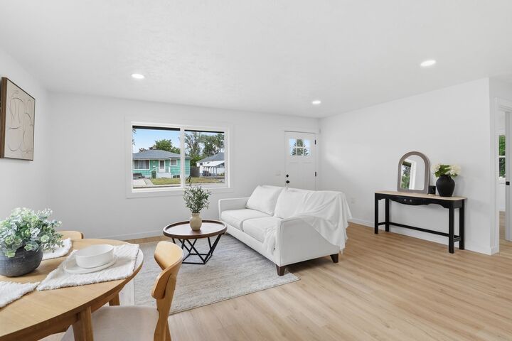 Property Photo:  1644 E Longfellow Ave  WA 99207 