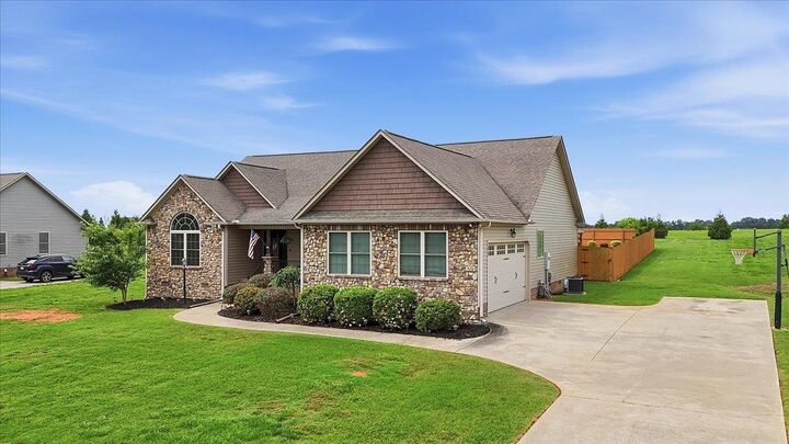 Property Photo:  551 Sunny Slope Drive  SC 29330 