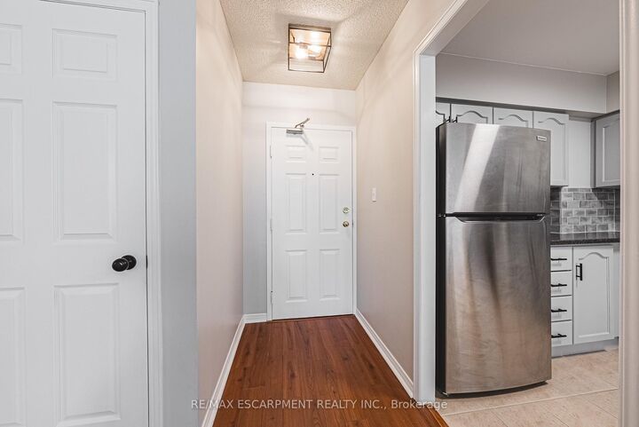 180 Limeridge Road W 103 — photo 1