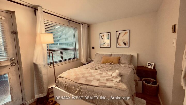 Property Photo: 1061 Bathurst Street ON M5R 3G8