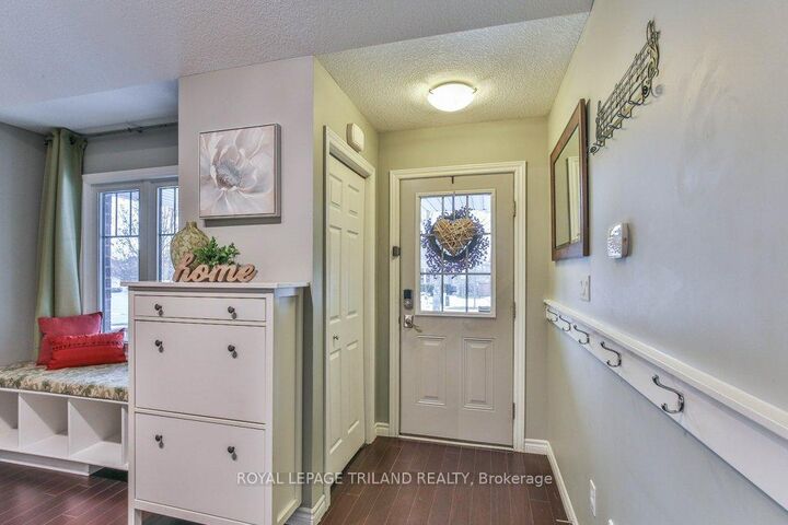 Property Photo: 14 Alderwood Court ON N5P 0B2