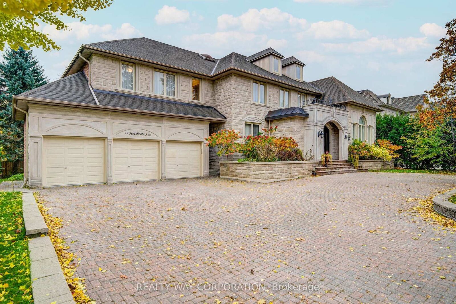 Property Photo: 17 Heathcote Avenue ON M2L 1Y6