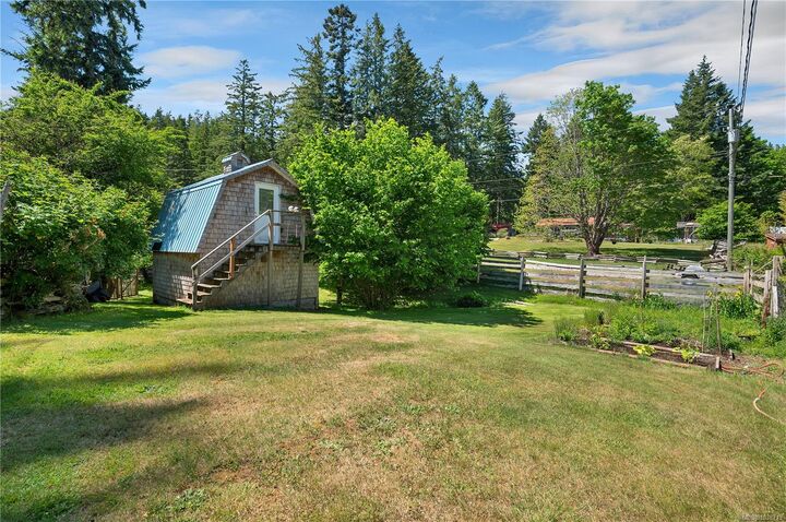 Property Photo: 775 Endersby Rd BC V0P 1H0