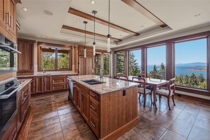 Property Photo: 3230 Huntington Pl BC V9P 9H6